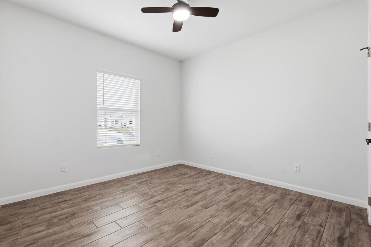 208 Faith Dr - Photo 4 of 12
