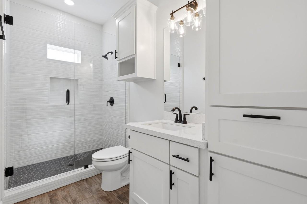 208 Faith Dr - Photo 5 of 12