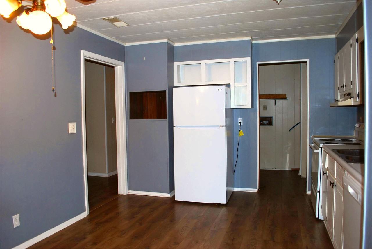 3105 Pineview Dr Sw - Photo 3 of 16