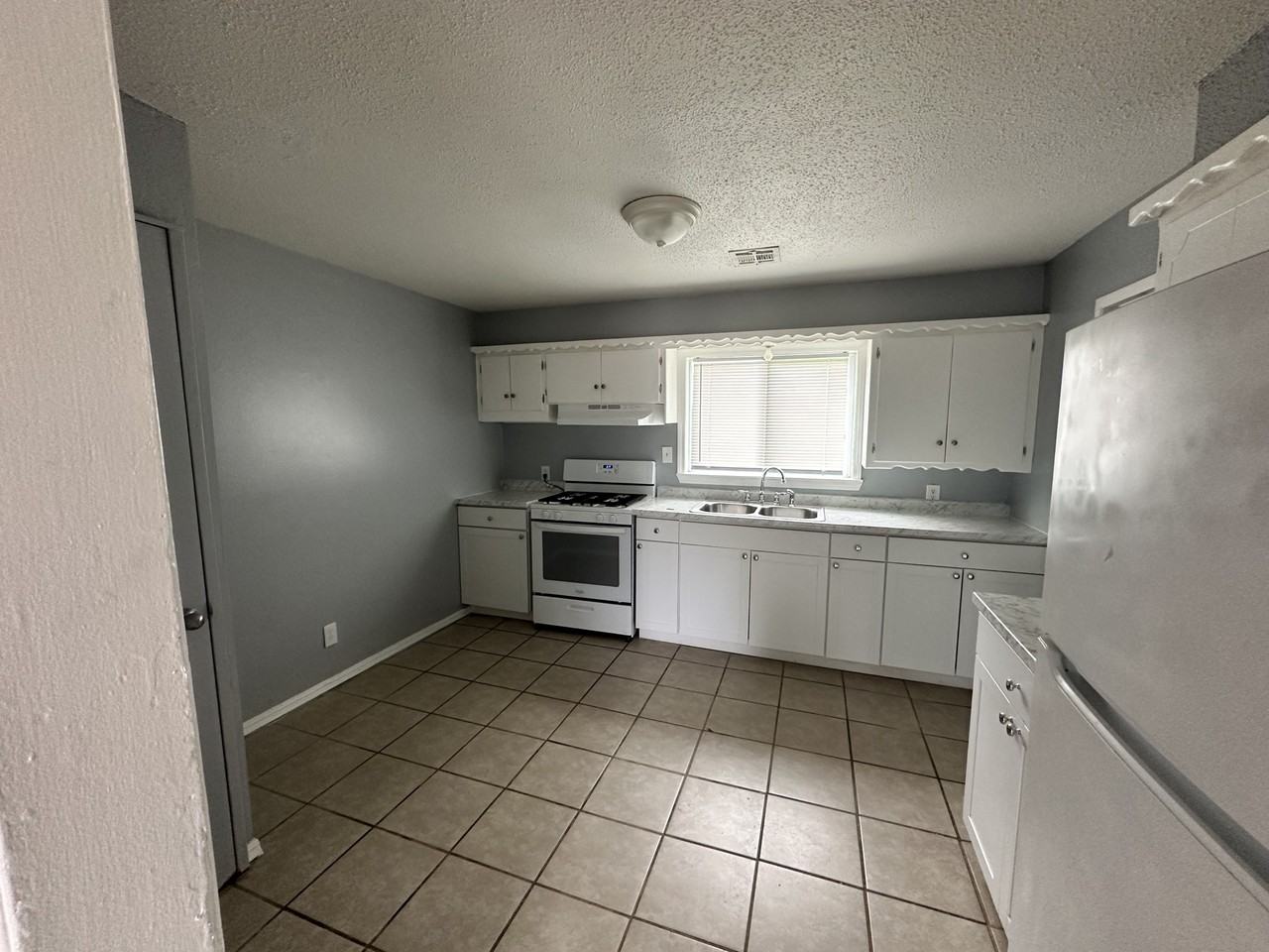 1528 Se 47th Pl - Photo 4 of 13