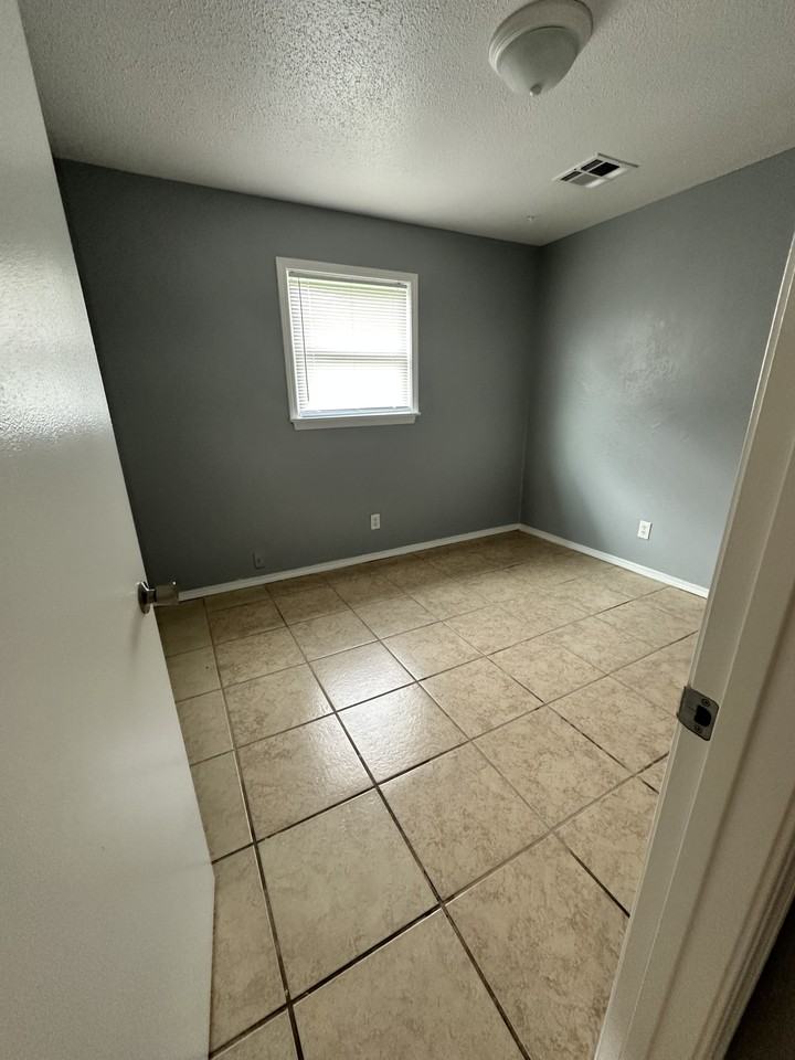 1528 Se 47th Pl - Photo 7 of 13