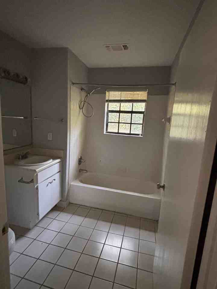 821 W Edgemont Ave #833 - Photo 5 of 6