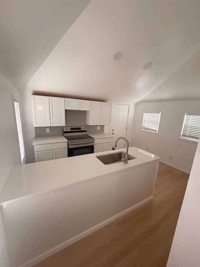 135 Lawndale Ave - Photo 3 of 23
