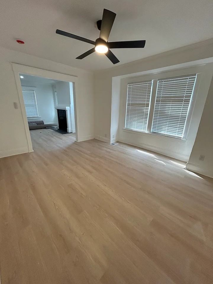 4138 Locust St - Photo 4 of 12