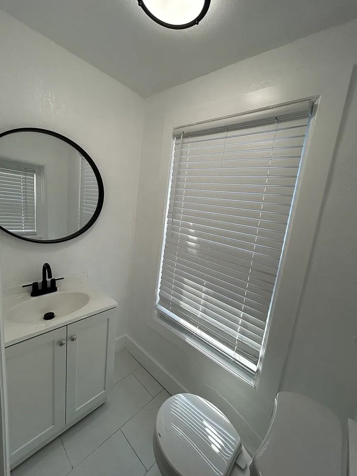 4138 Locust St - Photo 5 of 12