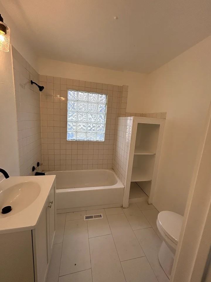 4138 Locust St - Photo 6 of 12
