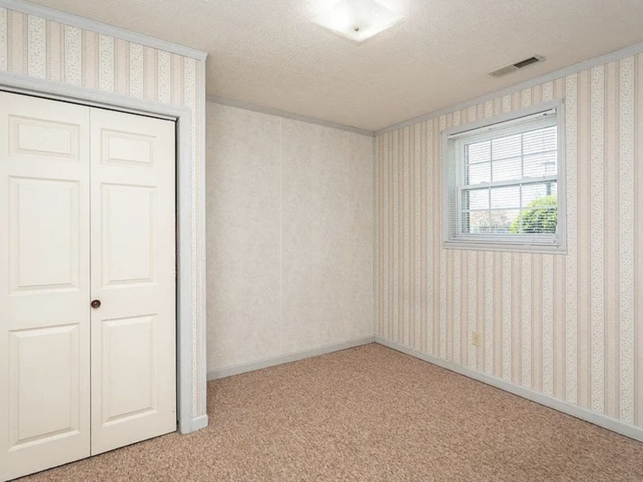 6352 W Donnagail Dr - Photo 3 of 18