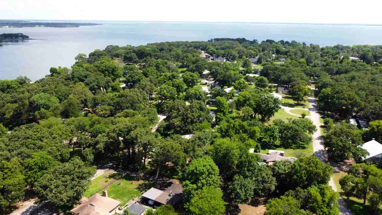 743 Oak Leaf Trl - Photo 4 of 23
