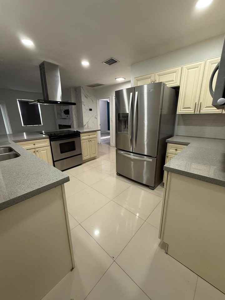 3111 N 66th Ave - Photo 2 of 17