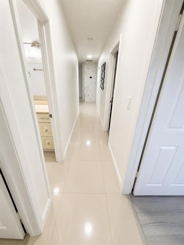 3111 N 66th Ave - Photo 5 of 17