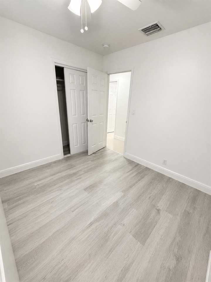 3111 N 66th Ave - Photo 6 of 17