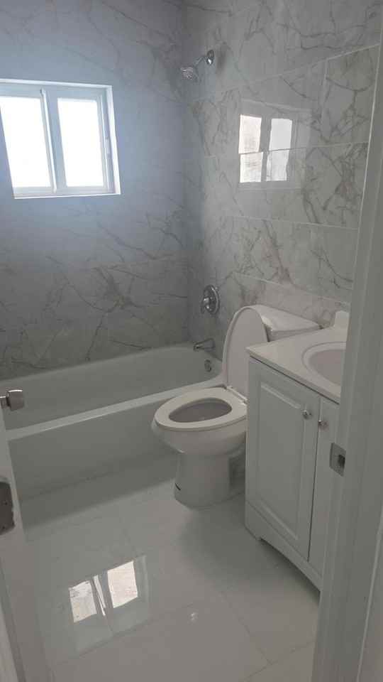 5211 Sw 24th St - Photo 3 of 8