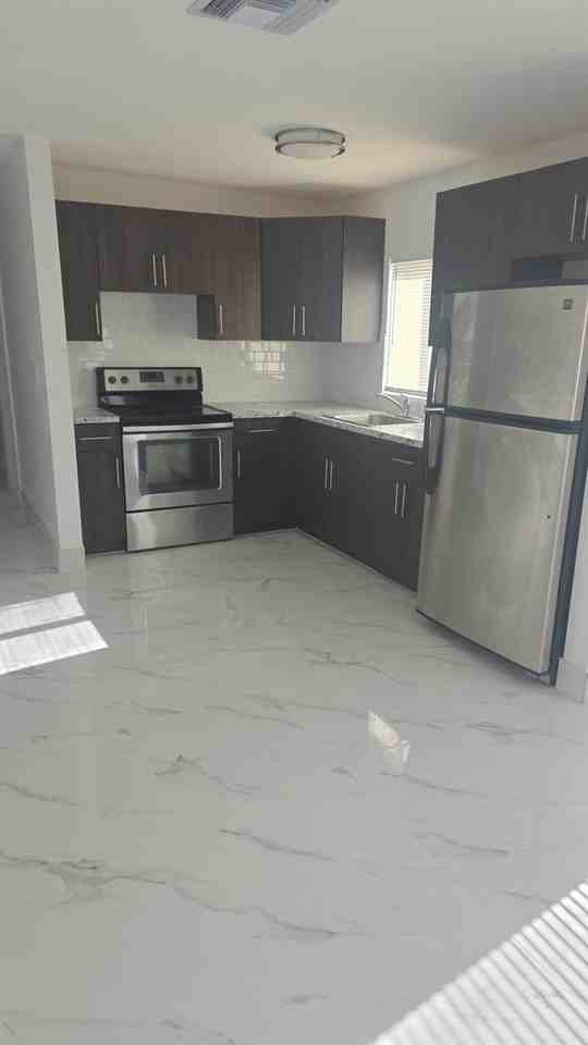 5211 Sw 24th St - Photo 4 of 8