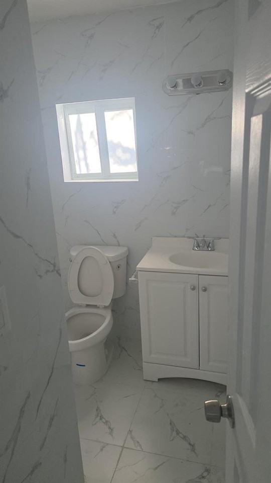 5211 Sw 24th St - Photo 5 of 8