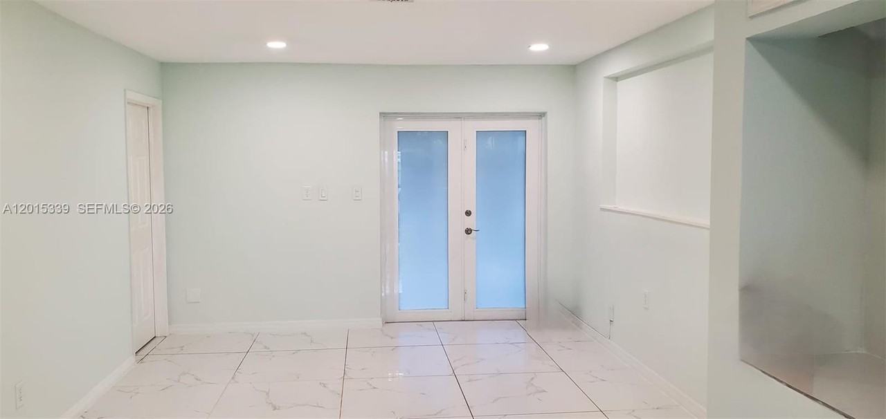 1430 Ne 175th St - Photo 5 of 35