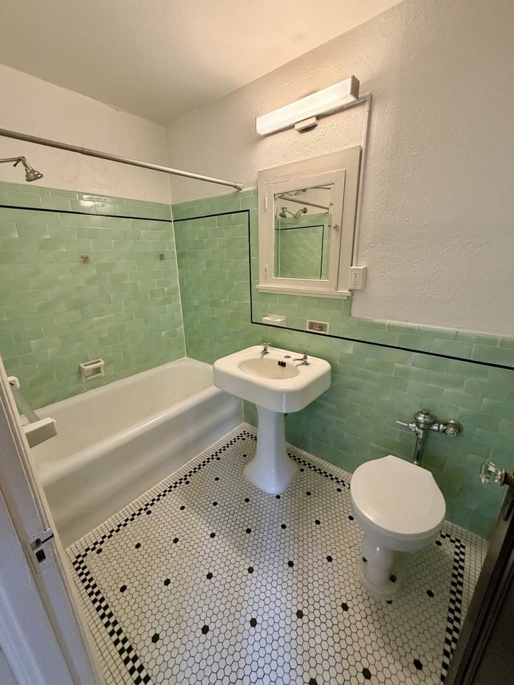 1275 N Washington St #3 - Photo 4 of 15