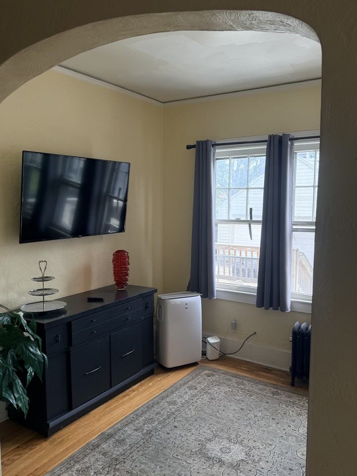 2655 Collingwood St - Photo 4 of 21