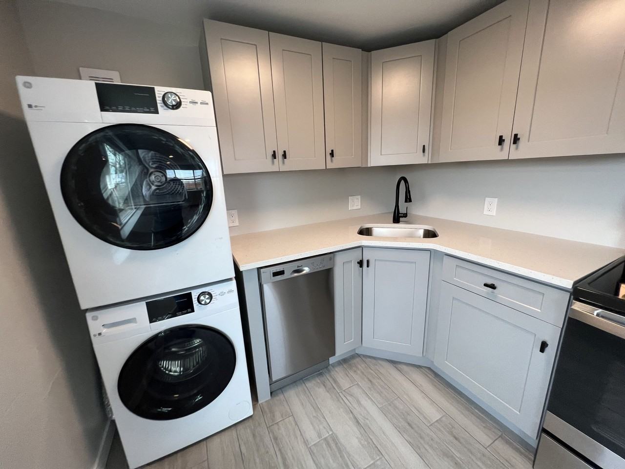 1960 Eaton St #7 - Photo 4 of 20