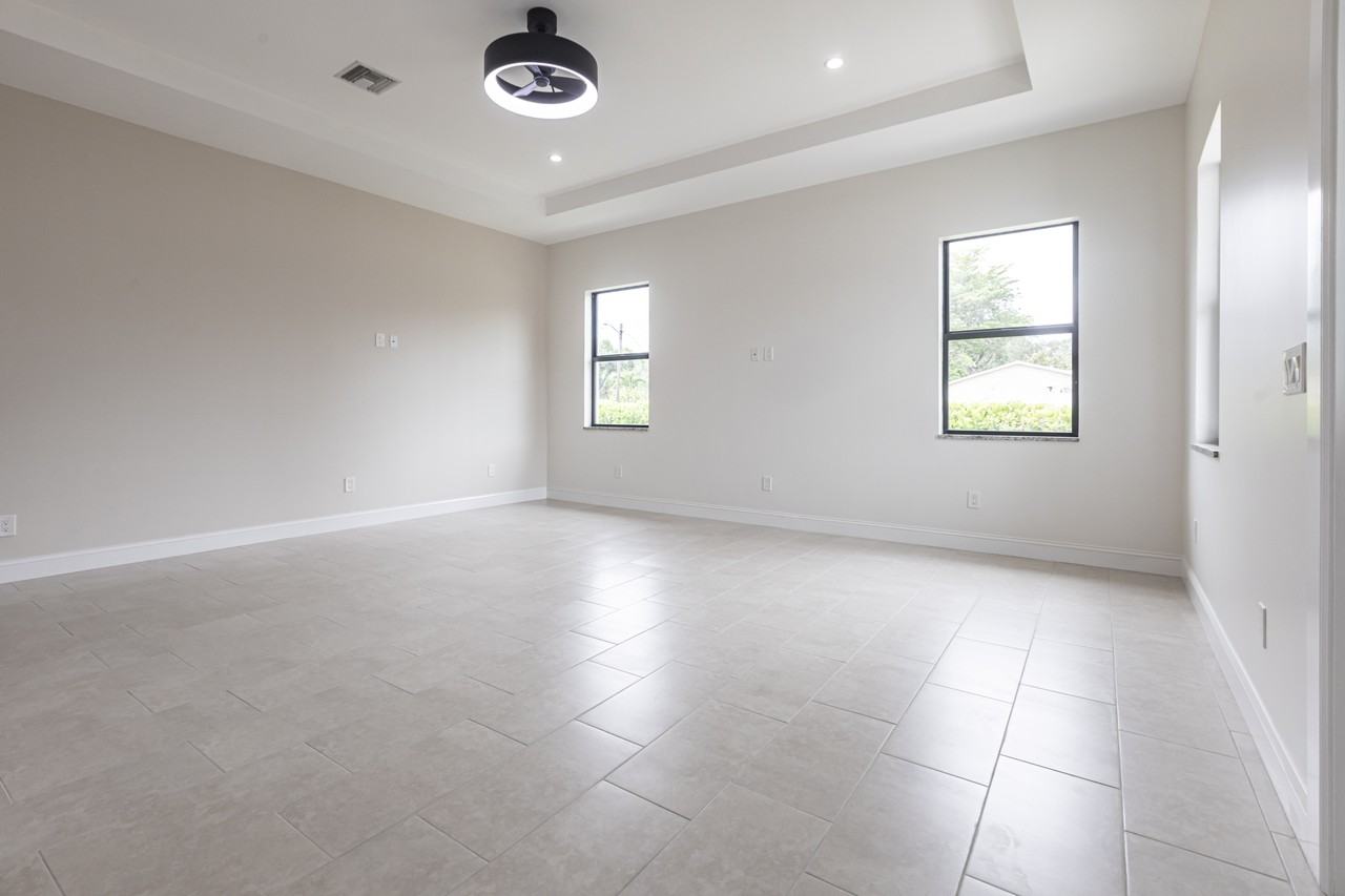 10295 Carolina St - Photo 4 of 19