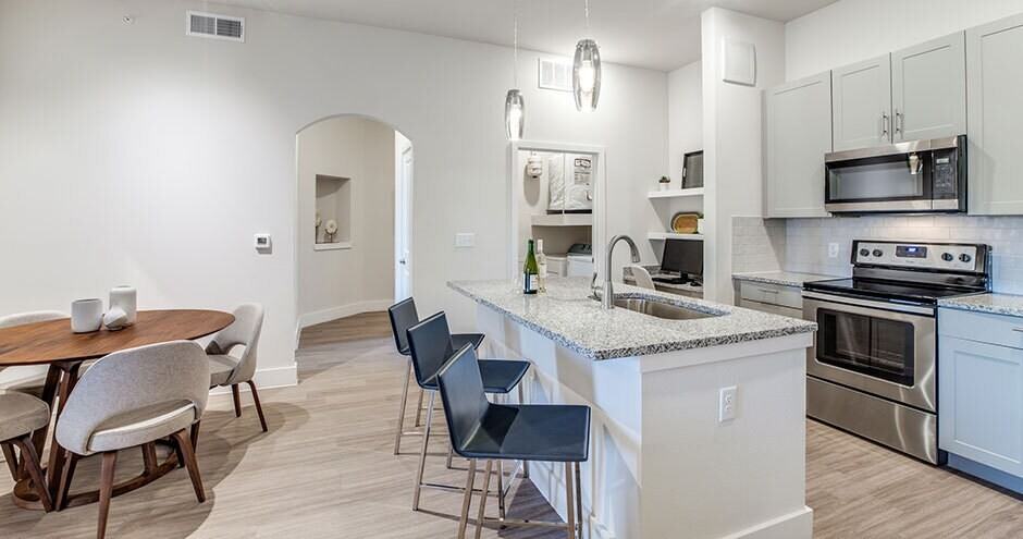 1540 Forest Cove Dr #KCY - Photo 4 of 16