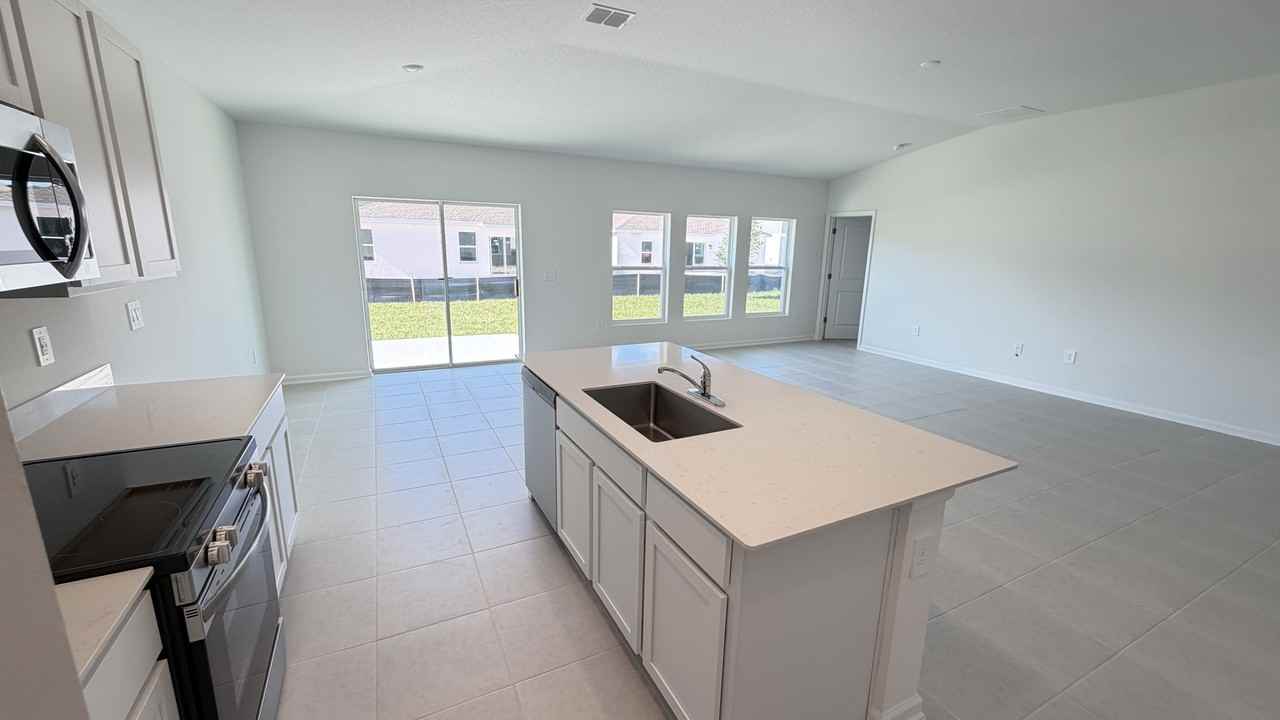4585 Golden Knight Blvd - Photo 5 of 21