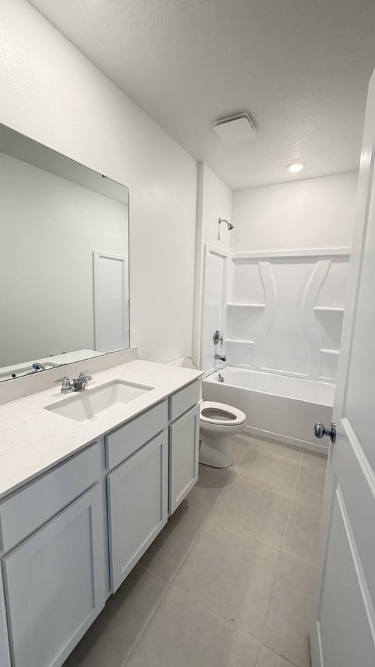 4585 Golden Knight Blvd - Photo 6 of 21