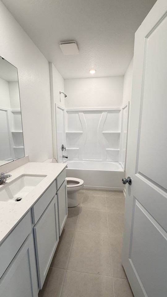 4585 Golden Knight Blvd - Photo 7 of 21