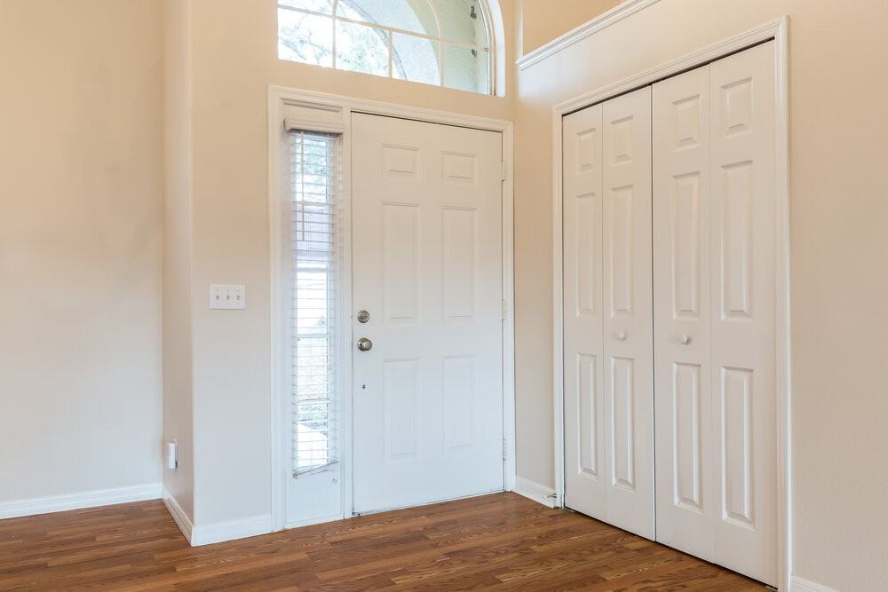502 Valencia Place Cir - Photo 2 of 16