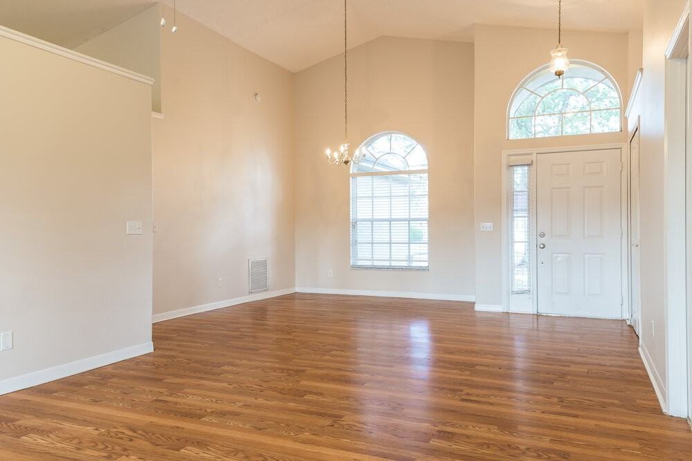 502 Valencia Place Cir - Photo 3 of 16