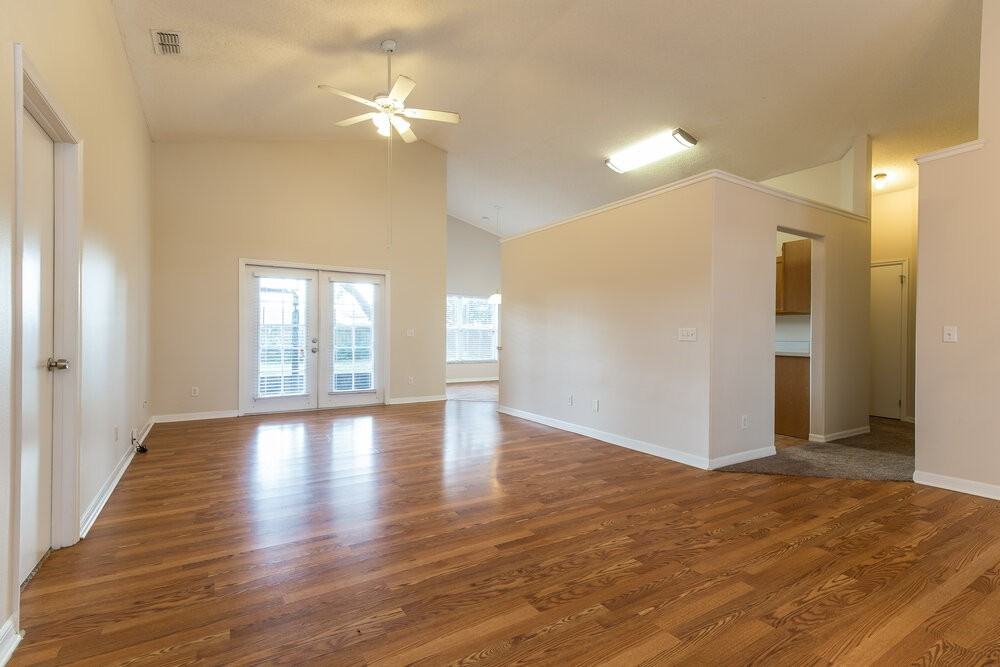 502 Valencia Place Cir - Photo 4 of 16