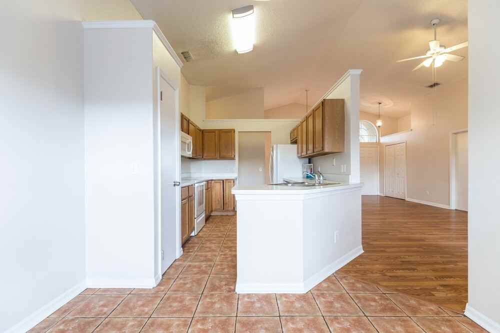 502 Valencia Place Cir - Photo 7 of 16