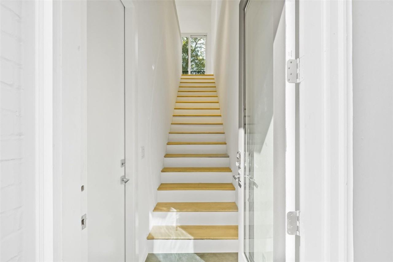 6012 Hudson St #3 - Photo 4 of 25