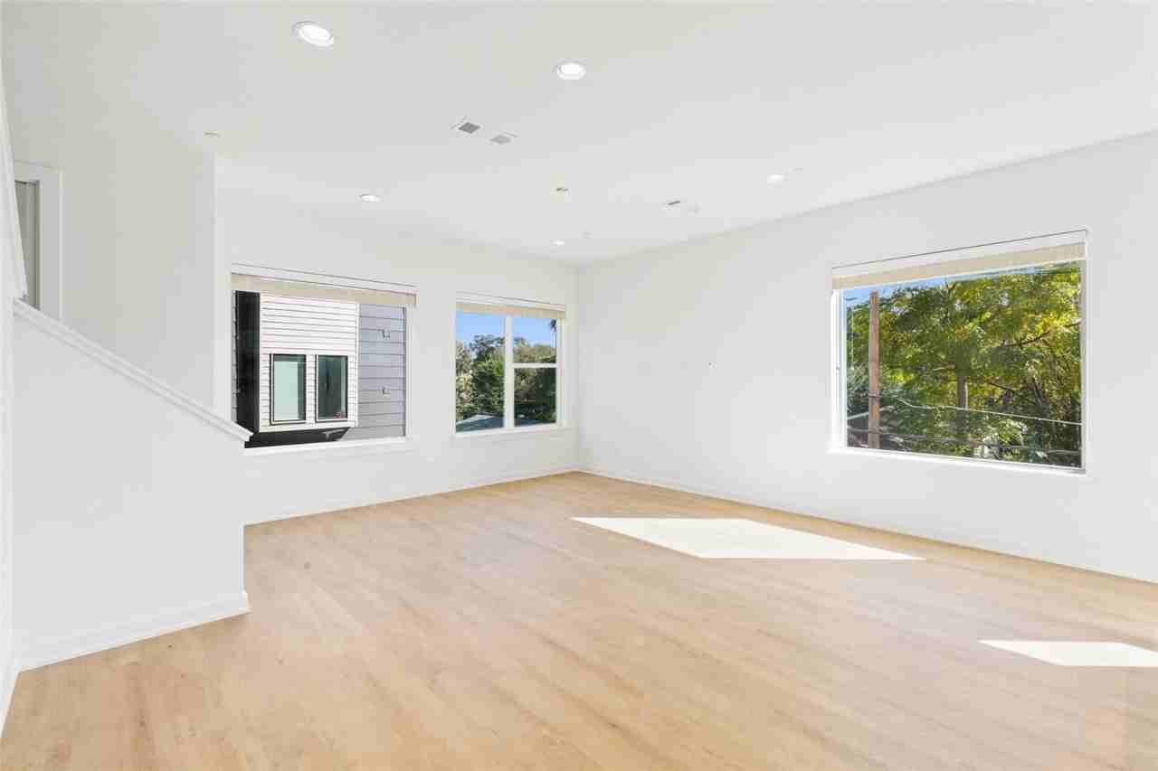 6012 Hudson St #3 - Photo 5 of 25