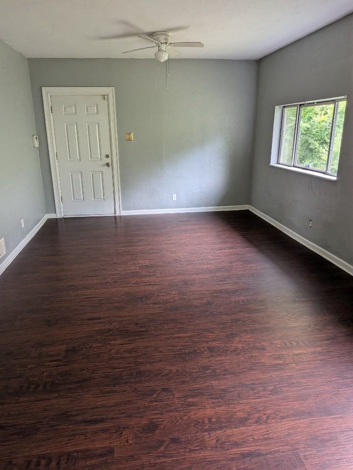 2128 Varley St - Photo 2 of 7