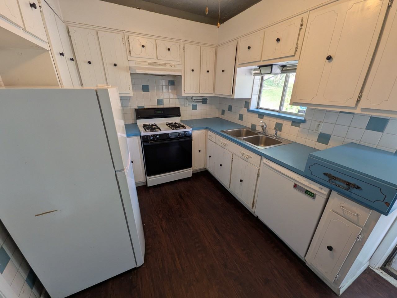 2128 Varley St - Photo 3 of 7