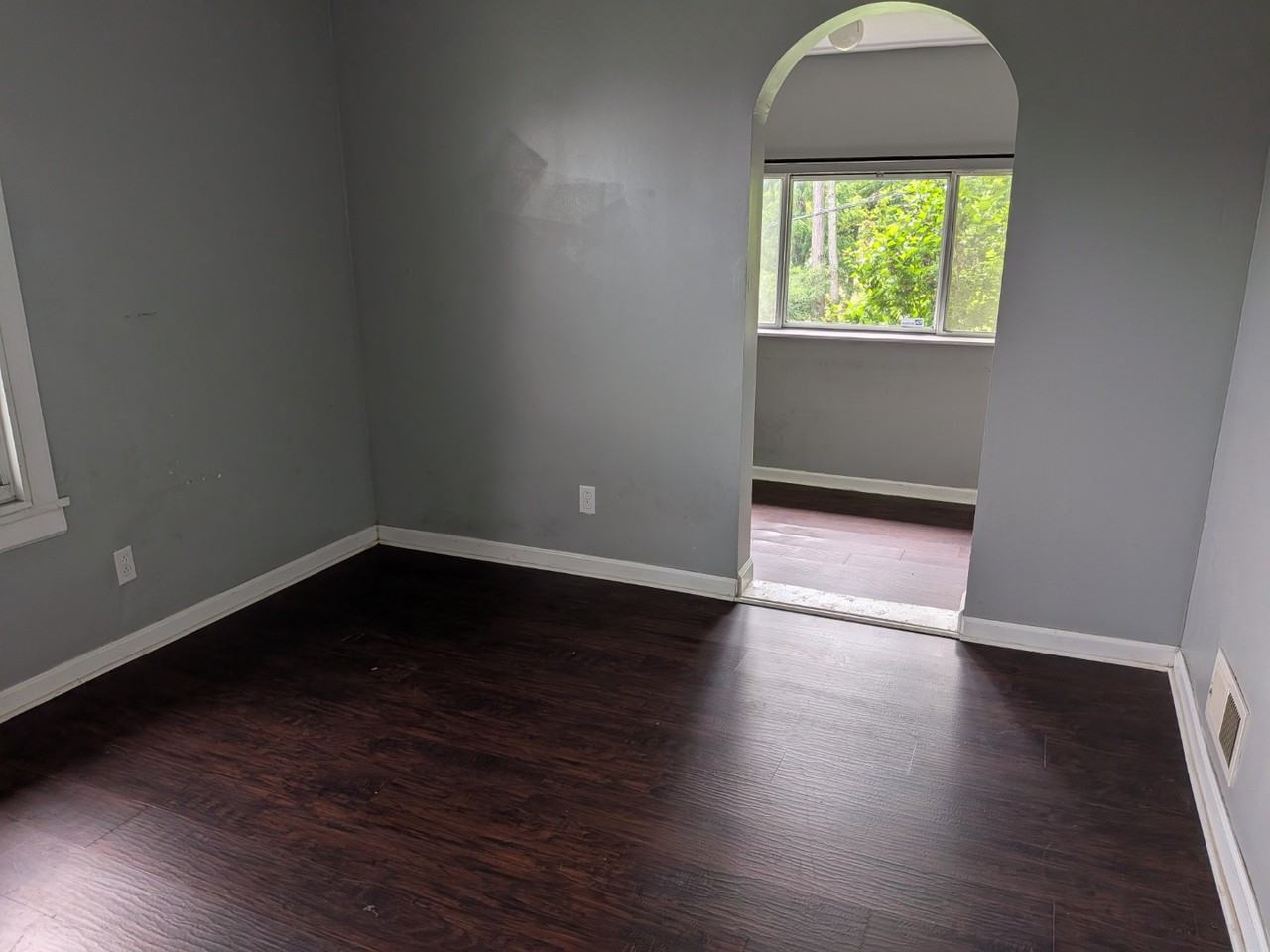 2128 Varley St - Photo 4 of 7