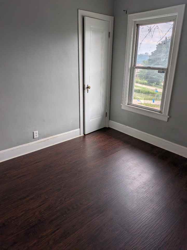 2128 Varley St - Photo 6 of 7
