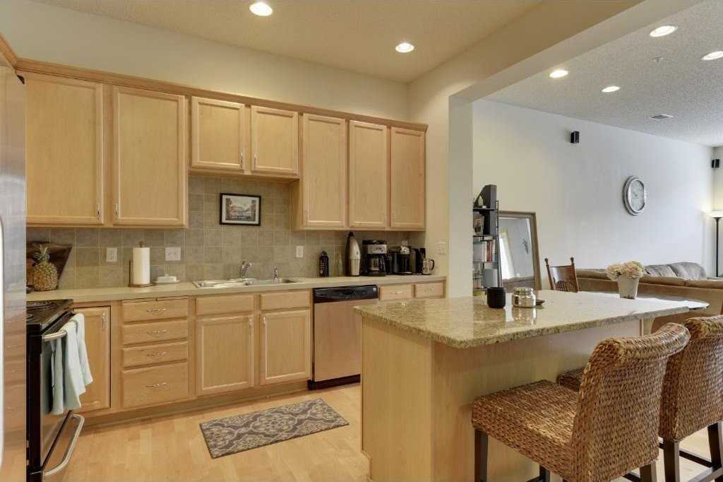 5900 Oxford St #21 - Photo 2 of 21