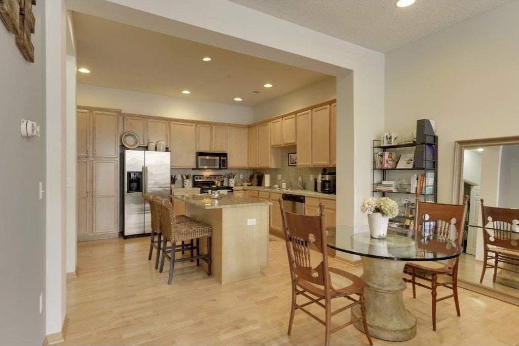 5900 Oxford St #21 - Photo 4 of 21