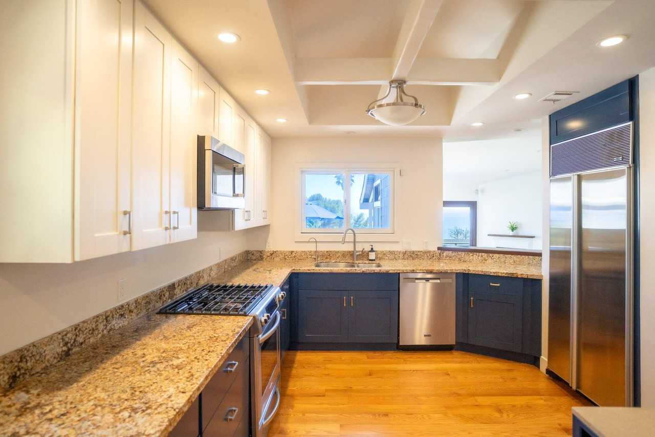 2521 Whitney Ave - Photo 5 of 23