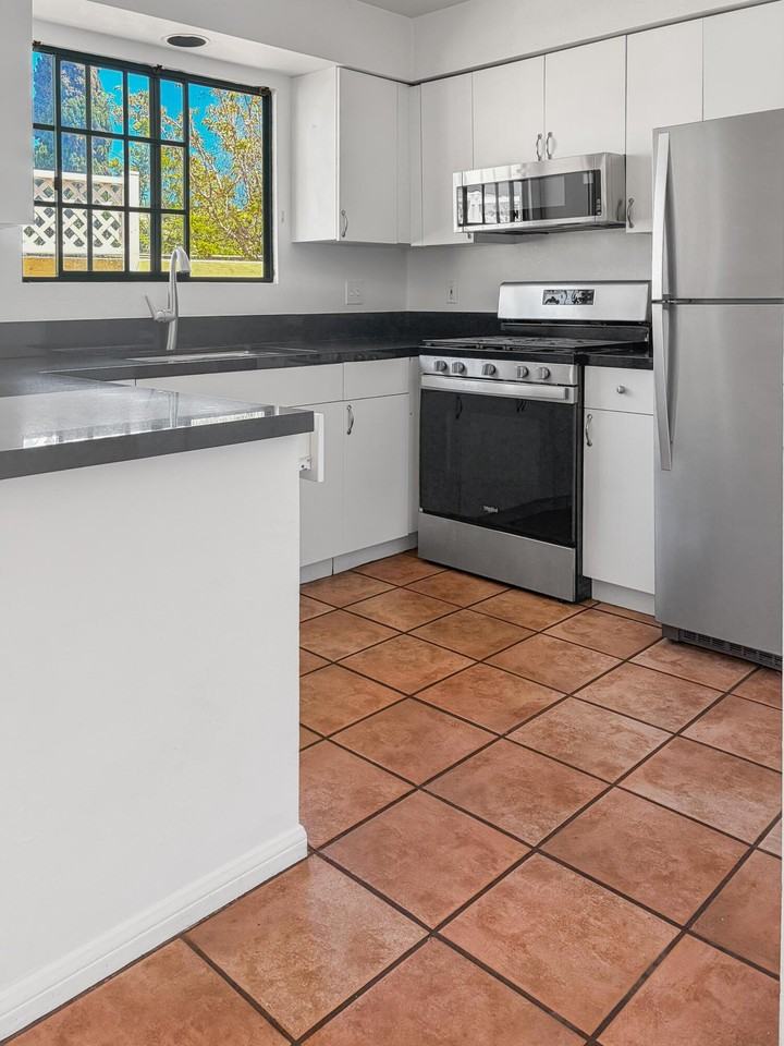 4297 Carpinteria Ave #5 - Photo 5 of 20