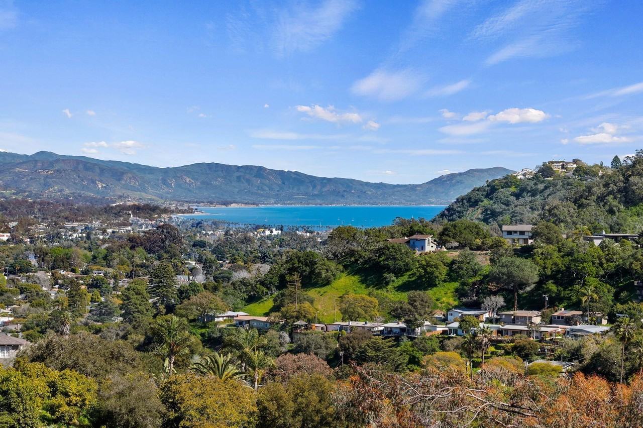 1415 La Cima Rd #B - Photo 4 of 22