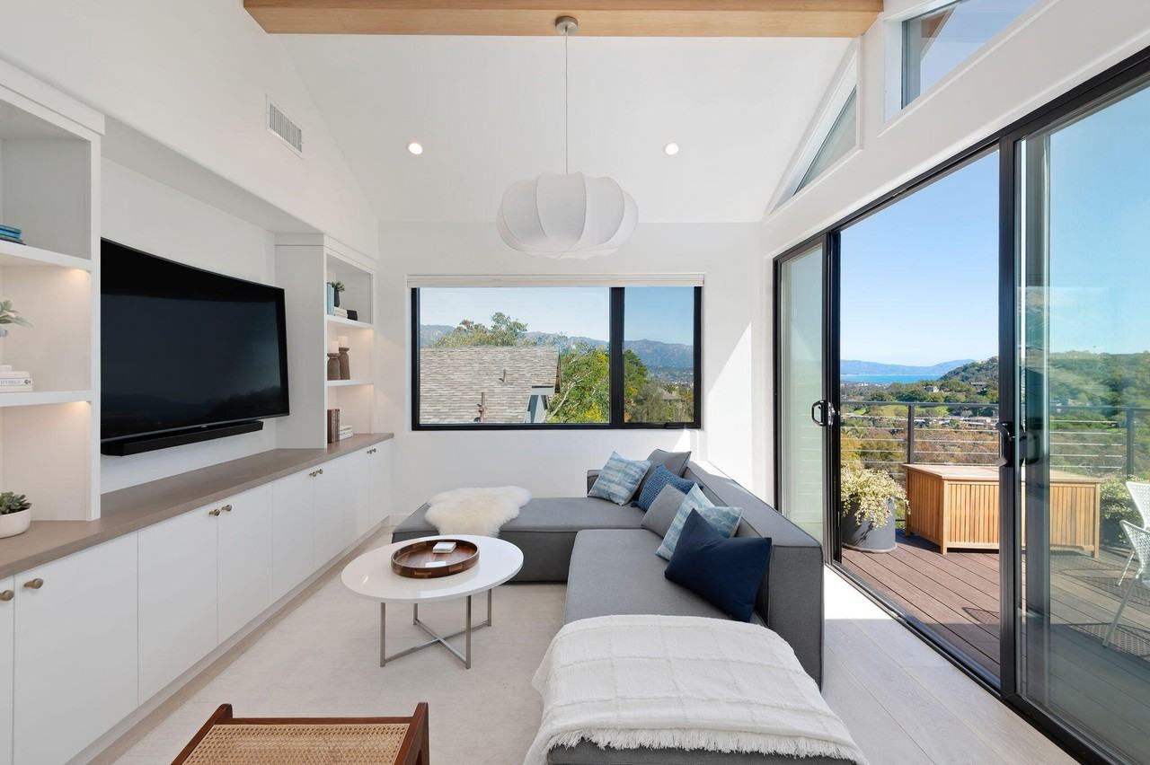 1415 La Cima Rd #B - Photo 7 of 22