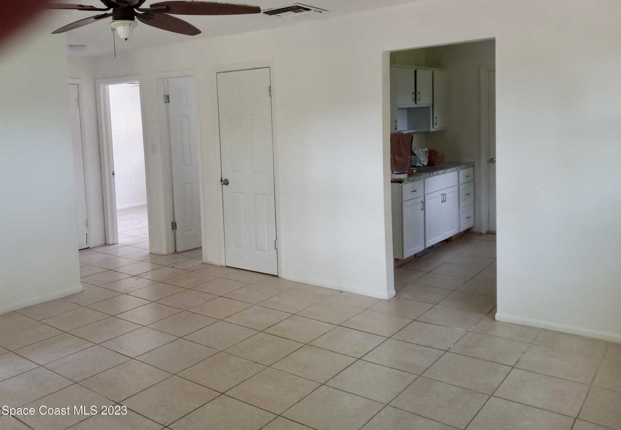 354 Hibiscus Ave - Photo 3 of 8
