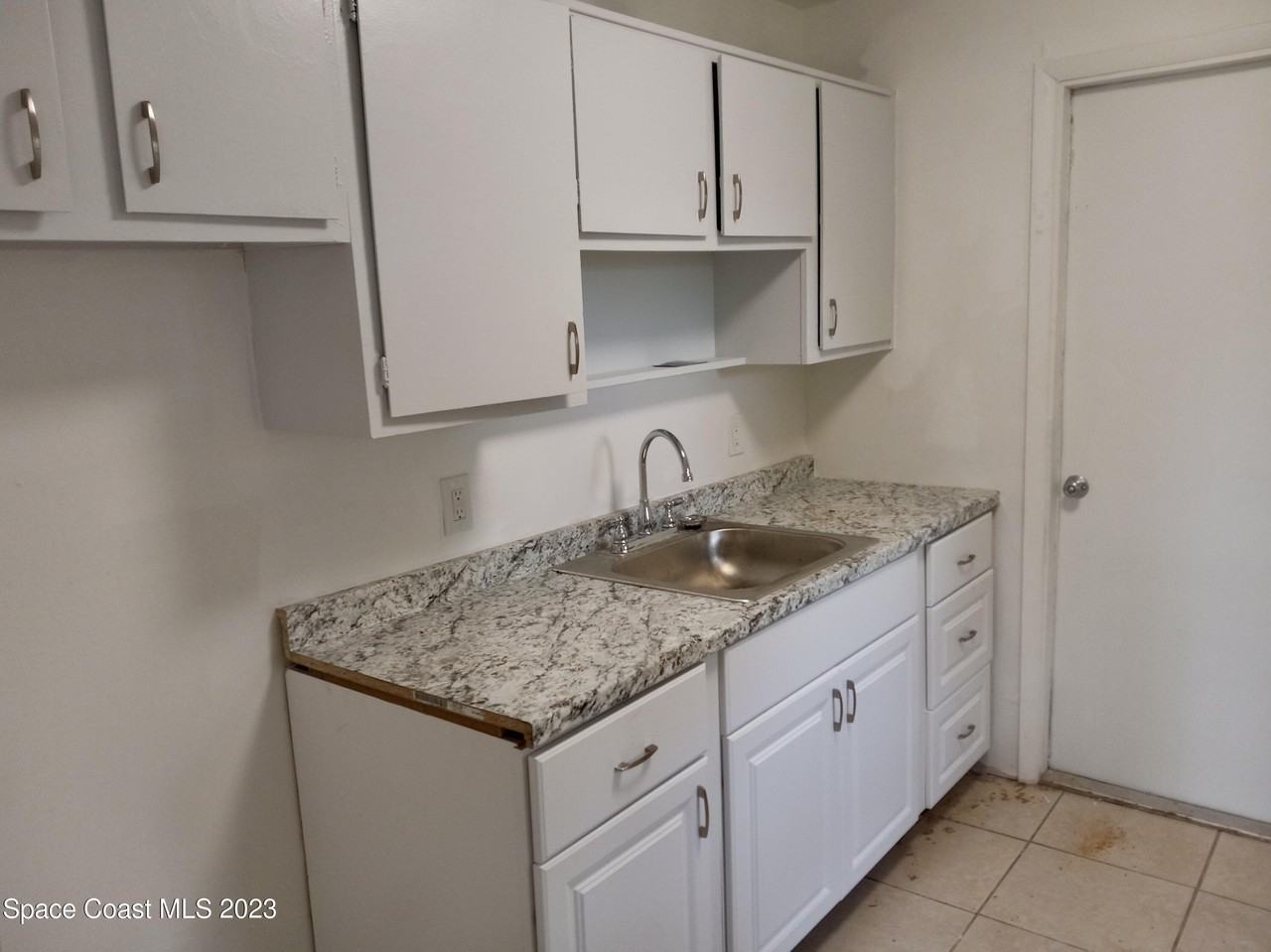 354 Hibiscus Ave - Photo 4 of 8