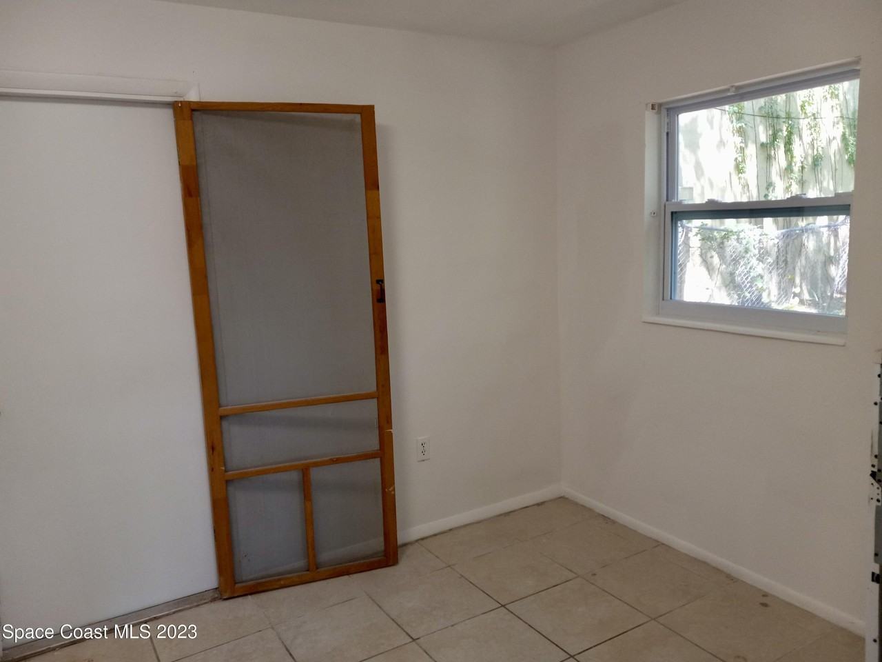 354 Hibiscus Ave - Photo 5 of 8