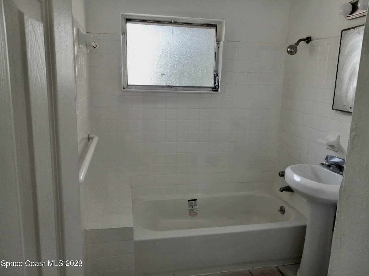 354 Hibiscus Ave - Photo 6 of 8