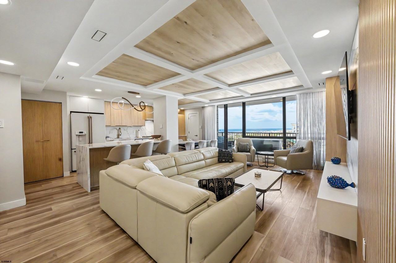 9100 Beach #304 - Photo 4 of 34