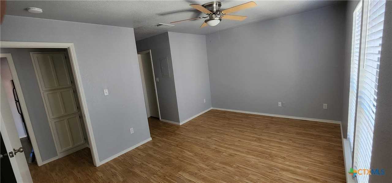 1202 Thorpe Ln #408 - Photo 7 of 12