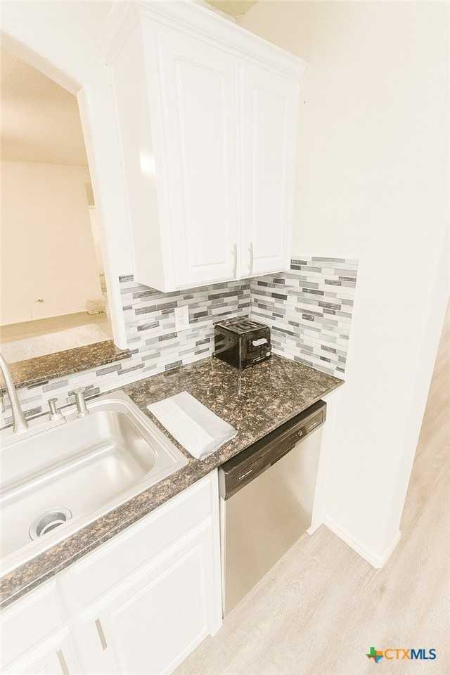 2703 Tara Dr - Photo 2 of 15